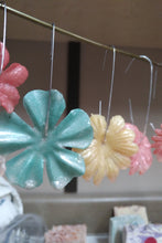 Load image into Gallery viewer, Purse Petals